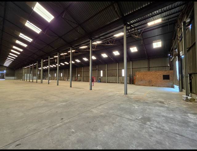 3,200M² WAREHOUSE TO LET IN GERMISTON SOUTH